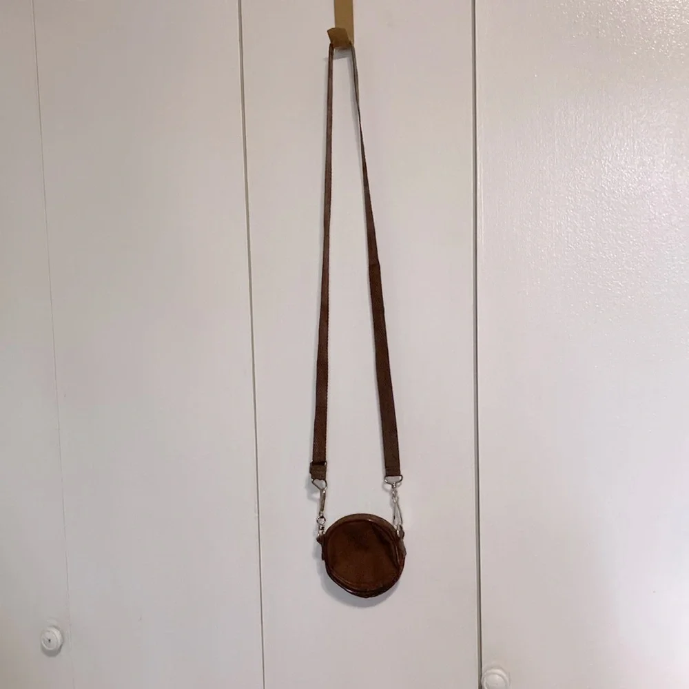 GIRL SCOUT BROWNIES Coin Change Purse with Zipper Closure and Straps Round 4 in